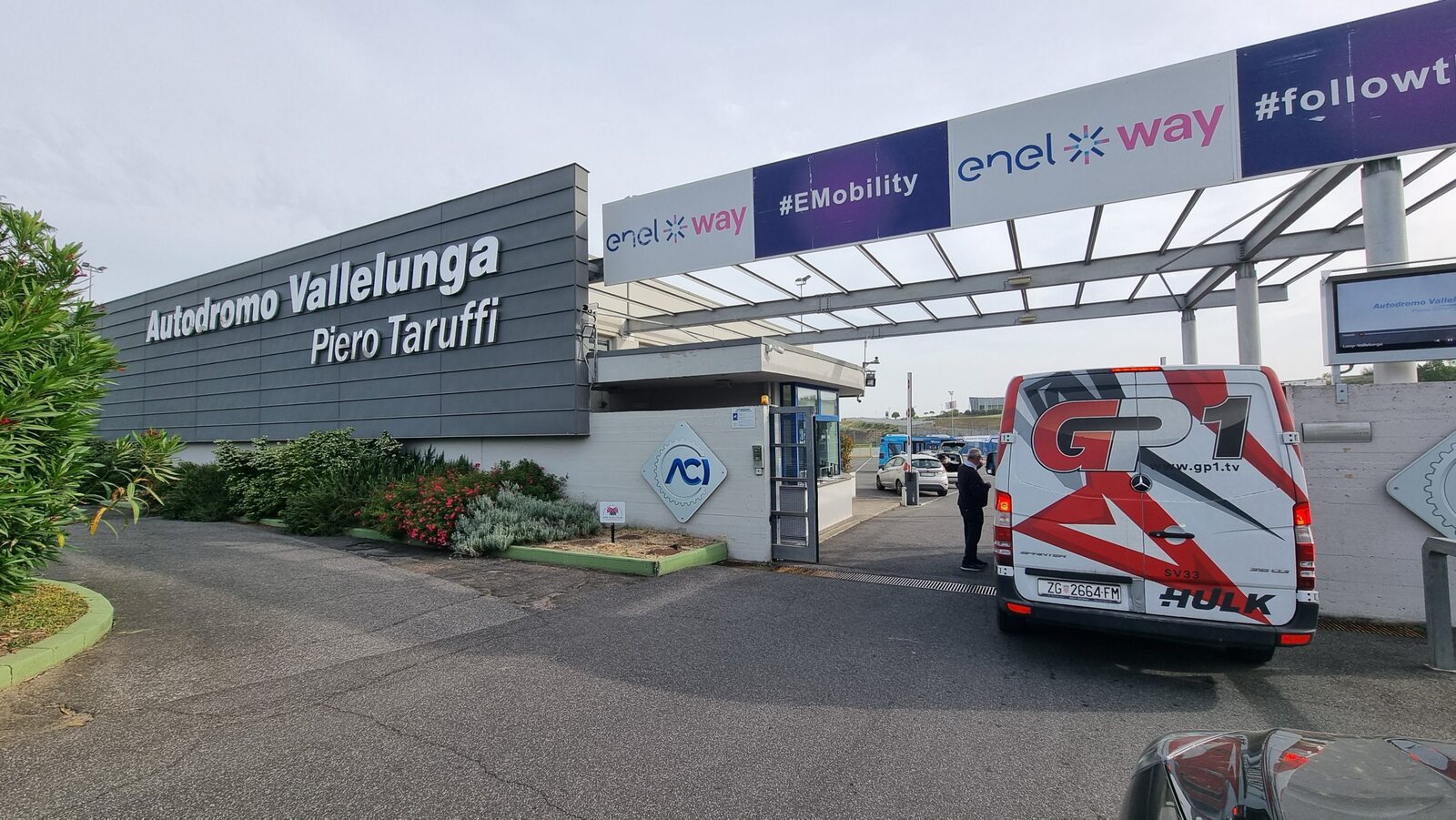 GP1 outside broadcast unit arriving at Vallelunga